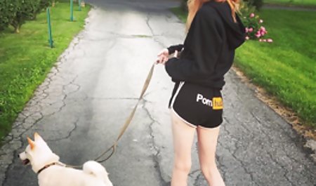 Petite MILF سکس با خواهرزن منتظر تقدیر روی موهایش است
