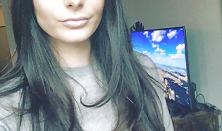 دختر جوان بسیار زیبا Dora P با گربه بزرگ و داستان سکسی تصویری مشاعره بزرگ